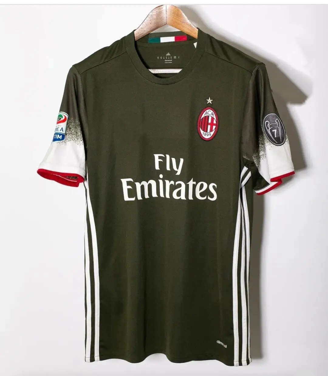 Milan İsimsiz Forma 