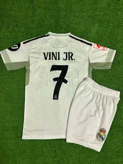 Real Madrid 2025/26 Yeni Sezon Vini jr iç Saha Çocuk Forması 2'li Set