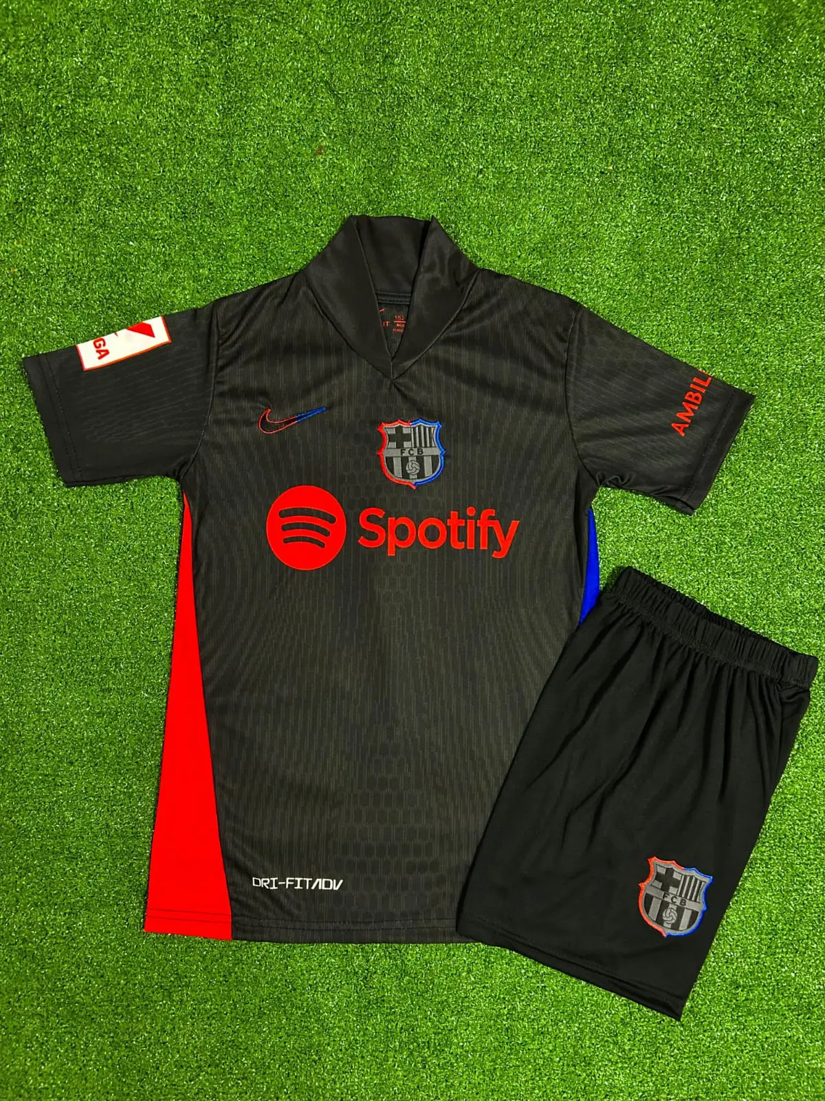 Barcelona 2024/25 Sezonu 10 Lamine Yamal Deplasman Çocuk Forması 2'li Set (BLACK 10)